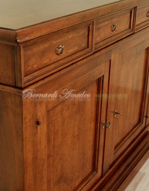Credenza arte povera in legno massello di noce con intarsio in bois de rose